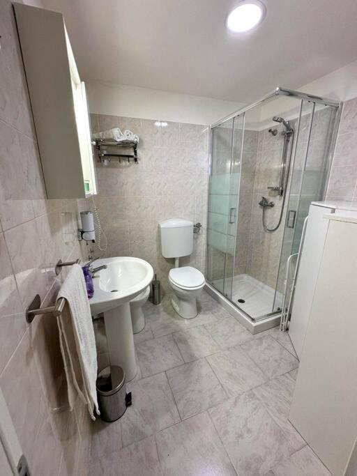 Holiday House Shantu CTA Exterior foto